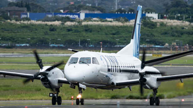 Aussies jetting overseas in record numbers despite Middle East conflict