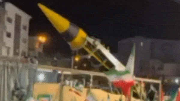 Ballistic missile paraded through Iranian streets