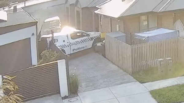 Cop car pulls into driveway before almighty smash Cop car pulls into driveway before almighty smash