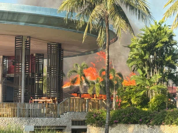 Fire breaks out at popular tourist resort in Bali 