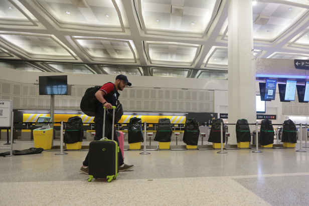 Low-cost American airline goes bust