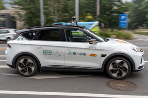 Passengers stranded in moving traffic after robotaxi outage