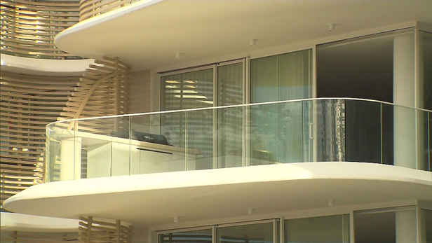 Police search unit owned by partner of ex-premier Annastacia Palaszczuk