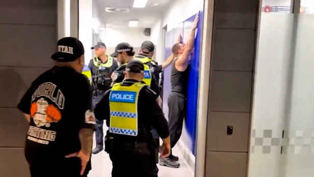 Prominent Australian looksmaxxing influencer arrested during live stream