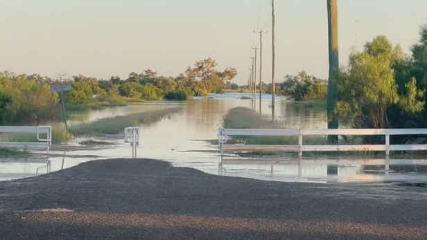 Residents of outback Queensland town on alert for major flooding