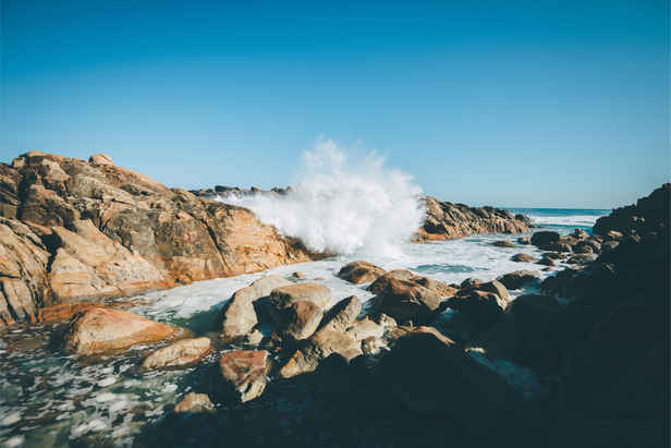 Tourist drowns after being swept off rocks at popular WA beach