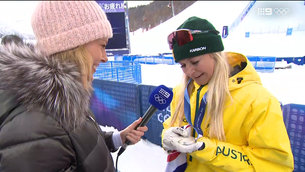 US star's emotional tribute to late father after comeback gold